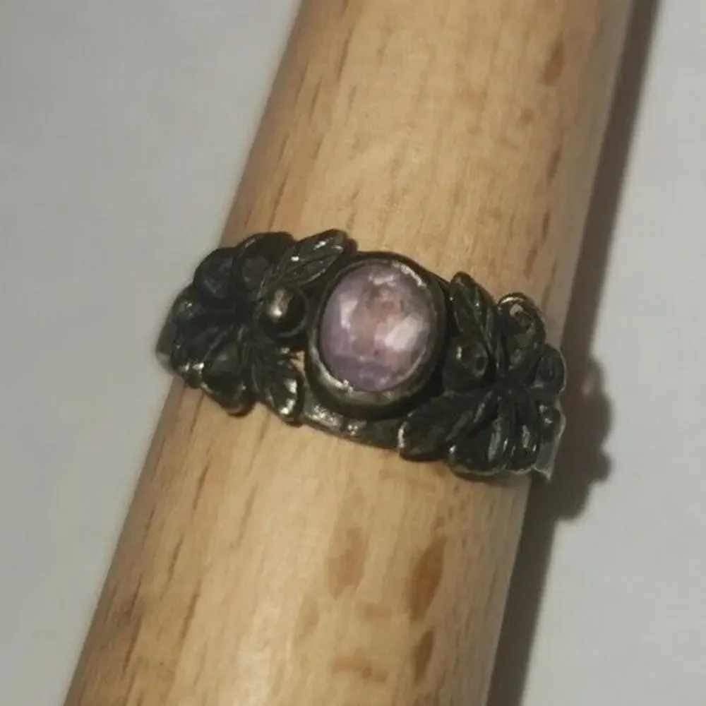 925 sterling silver amethyst ring 2grams antique vintage ring Size 5.5